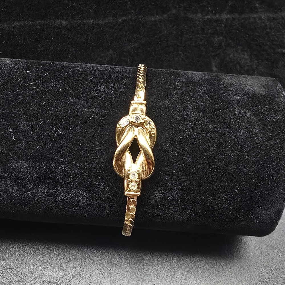 Avon Love Knot Bracelet Gold Tone Rhinestone Vintage Costume Jewelry BR23